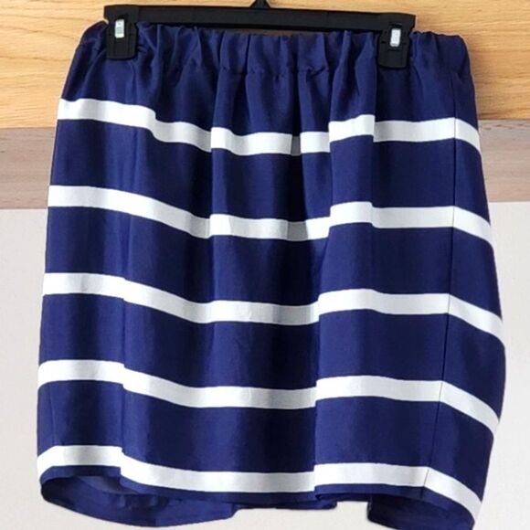 BCBGeneration Navy and White Striped Skirt - Picture 4 of 6